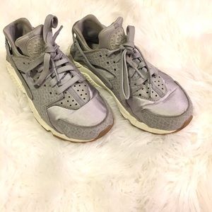 Nike Women's Air Huarache Run Shoes, Size: 7.5